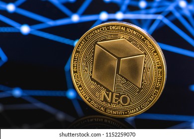 NEO Price Coin Logo y Shutterstock